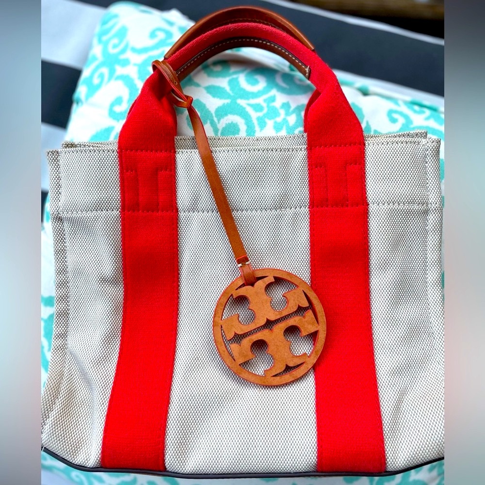 Tory Burch, summer canvas tote!